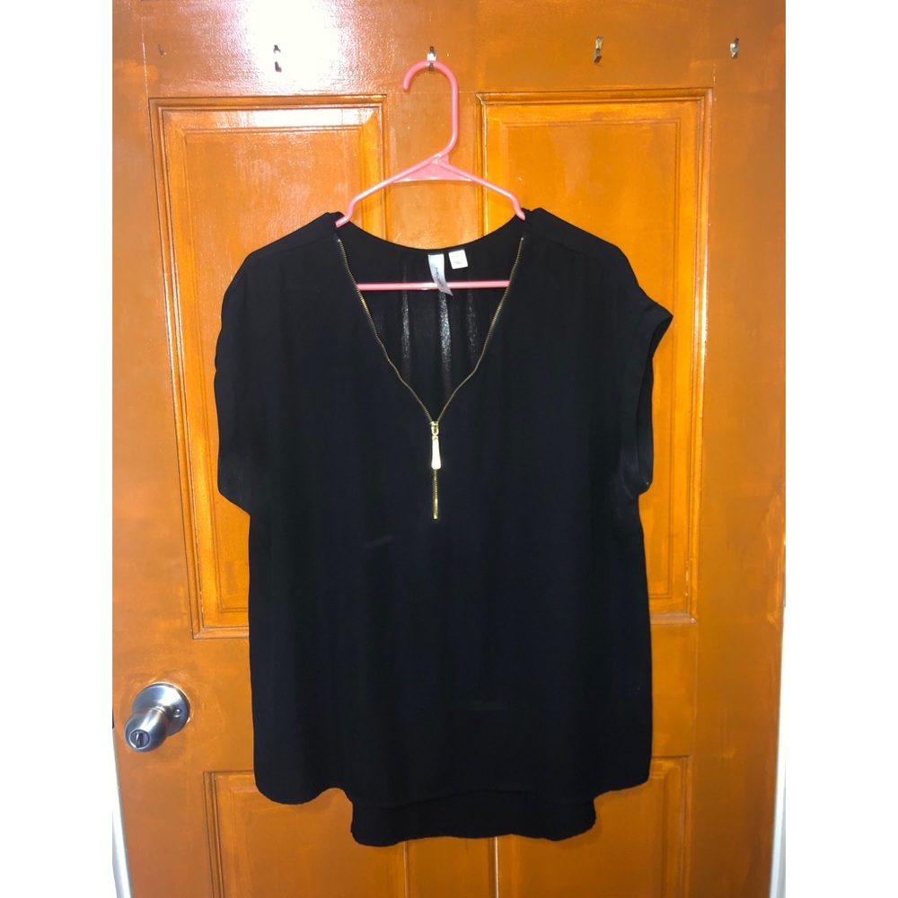 Black XL shirt with gold zipper